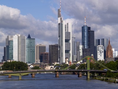 skyline Frankfurt station lounge